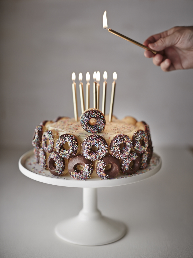 Donut Cake_Light The Candles