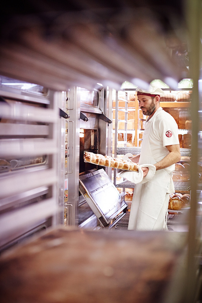 Bakers-Delight-Cooked-Buns-Craig-Oven