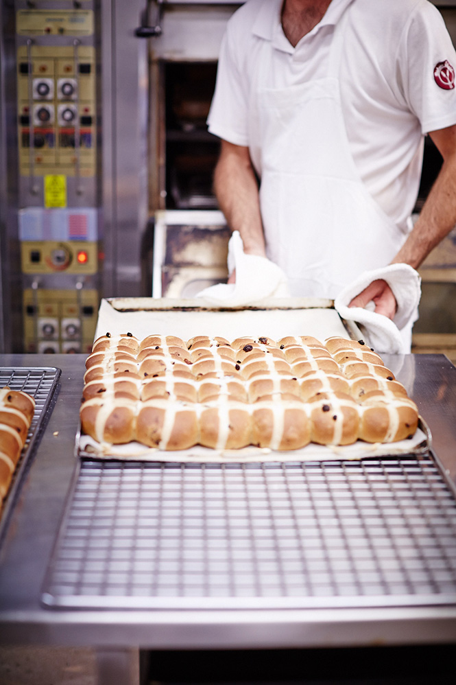 Bakers-Delight-Cooked-Buns