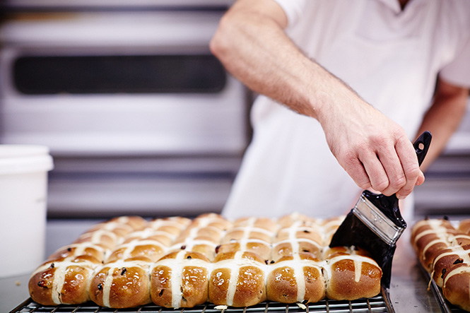 Bakers-Delight-Glazing-Buns