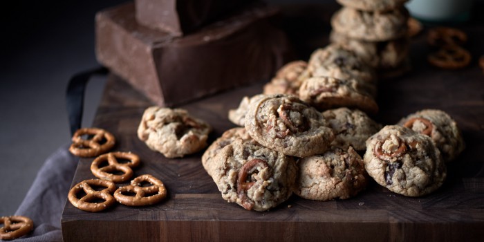 chocolate-crisp-pretzel-cookies-feature
