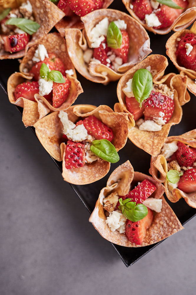 Victorian-Strawberries---Strawberry-Caprese-Salad-Canapes---7126